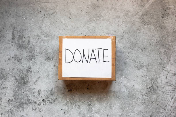 casella di donazione su sfondo grigio - jar currency donation box charity and relief work foto e immagini stock