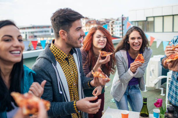 istock Pizza party on the roof 1390148346