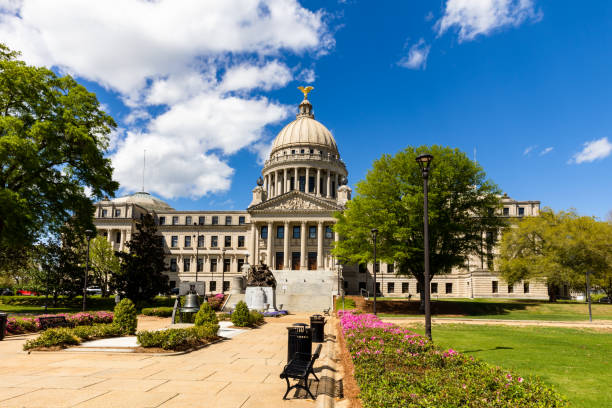 здание капитолия миссисипи в джексоне, штат миссури - mississippi jackson mississippi state capitol building capital cities стоковые фото и изображения