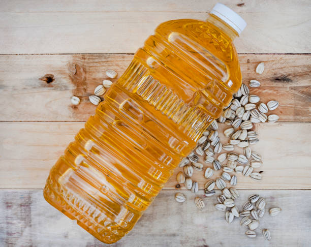 sonnenblumen-speiseöl - sunflower seed oil stock-fotos und bilder