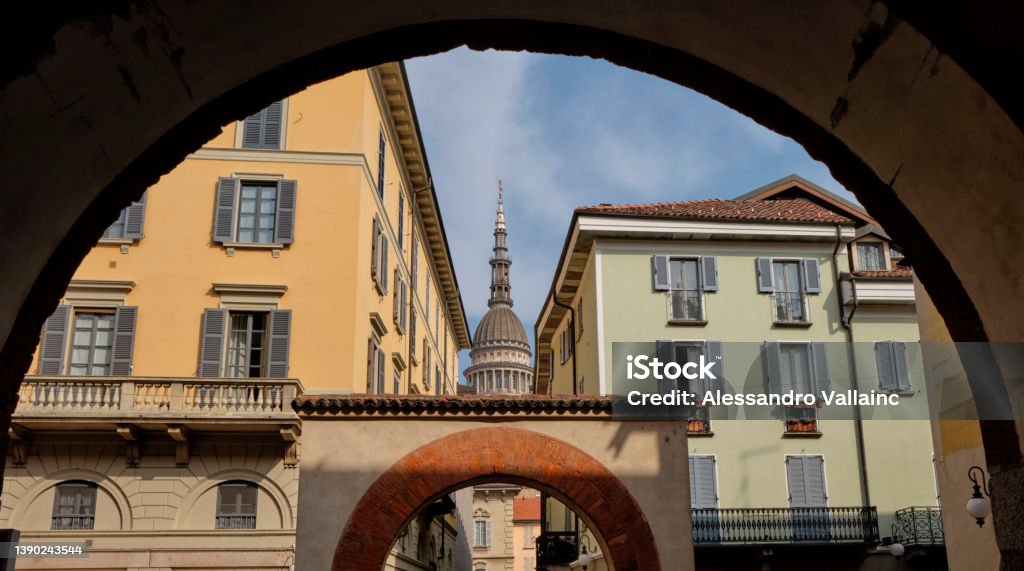Photo libre de droit de 2022 Mars Tour De La Basilique De San Gaudenzio