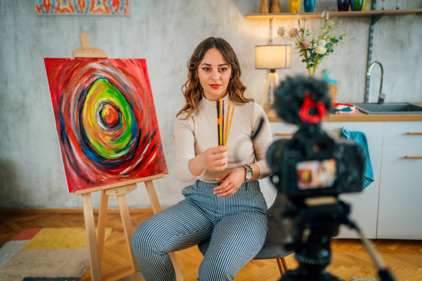 istock Woman artist blogger recommends brushes 1390250764