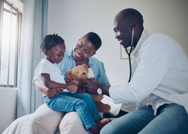 shot of a doctor doing a checkup on a sick little girl at home - patient doctor african descent hospital imagens e fotografias de stock