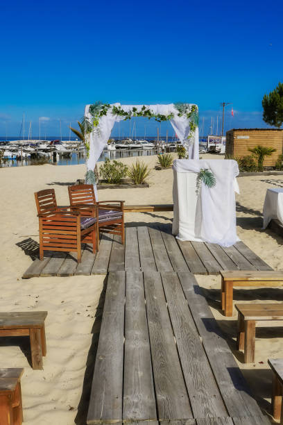 istock Secular ceremony by the beach, bohemian, chic, romantic 1390284380