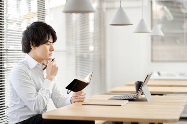 istock Asian businessman worried about schedule 1390285704
