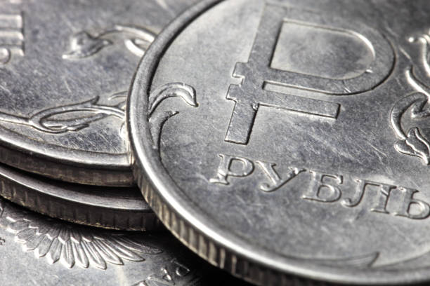 billet de roubles russes - number 10 gold business paper currency photos et images de collection