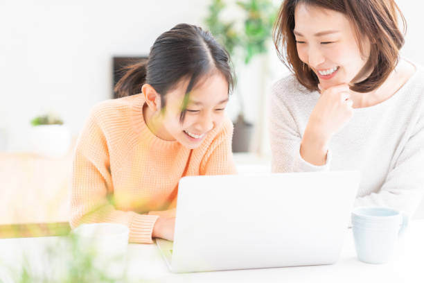 parent and daughter,laptop computer, asian parent and daughter,laptop computer, child japanese culture japan asian ethnicity stock pictures, royalty-free photos & images