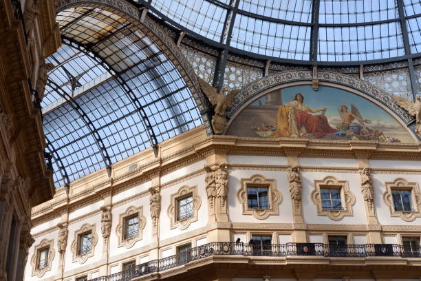 galleria vittorio emanuele ii in mailand, italien - shopping milan italy retail shopping mall stock-fotos und bilder