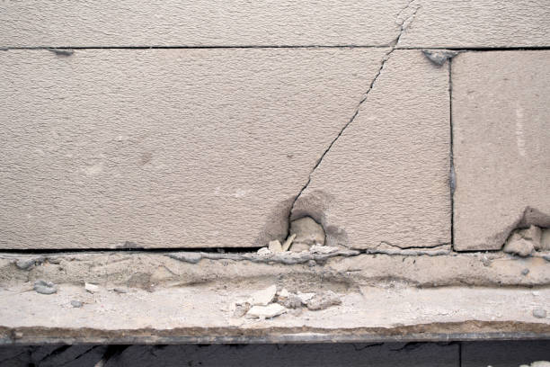 istock lightweight brick wall The subsidence caused cracking and collapse 1390429762