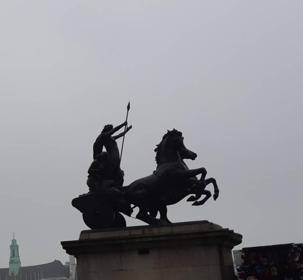 Boadicea and her daughters sculpture, London Boadicea and her daughters sculpture statue, river Thames, London boadicea statue stock pictures, royalty-free photos & images