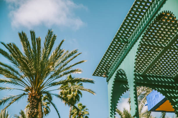 マラケシュのマジョレル庭園 - morocco majorelle gardens formal garden islam ストックフォトと画像