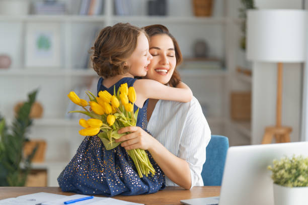 feliz dia das mães - flower spring bouquet child - fotografias e filmes do acervo