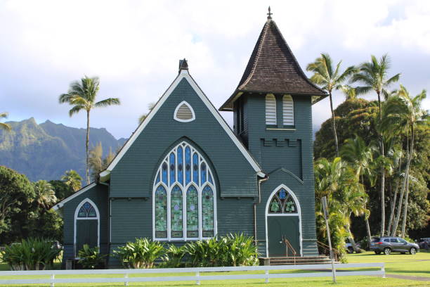 igreja kauai - building exterior hawaii islands palm tree beach - fotografias e filmes do acervo