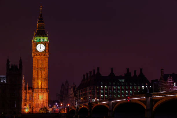 big ben striking midnight on new year's eve - year 2007 imagens e fotografias de stock