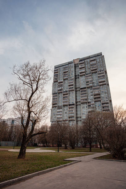 high tenement house of old non-residential architecture - perestroika imagens e fotografias de stock