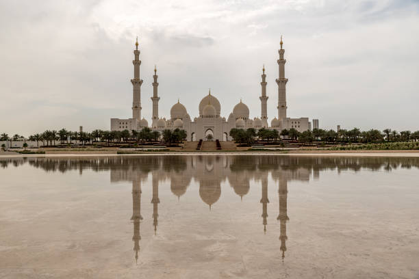istock Great mosque of Abu Dhabi with reflections 1390464333