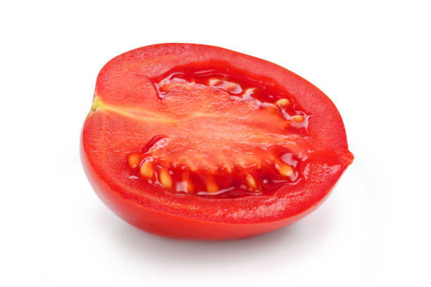 이탈리아 산 마르자노 토마토의 절반은 자연 그림자, 스튜디오 샷, 토마토 컷으로 흰색 배경에 고립되어 있습니다. - san marzano tomato 뉴스 사진 이미지