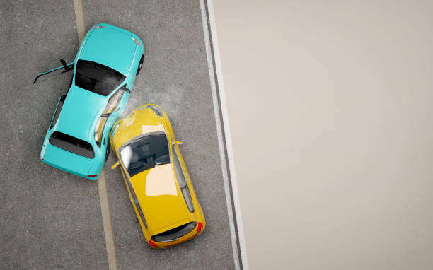 사고로 두 대의 자동차가 추락했습니다. 상단 보기. 보험에 대한 개념.3d 렌더링 - 충돌 쪽으로 이동 뉴스 사진 이미지