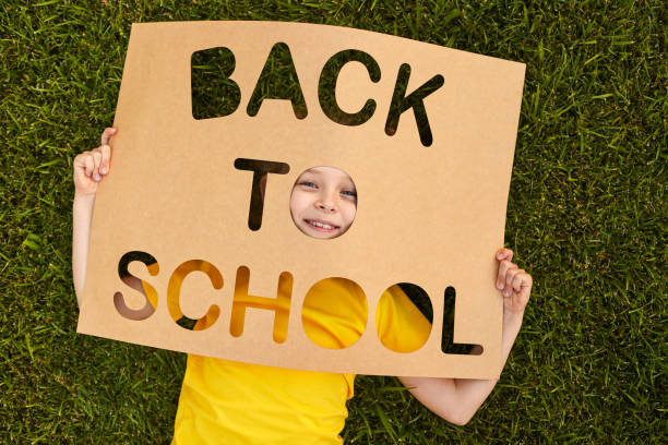 istock Cute schoolkid with Back To School banner 1390551549