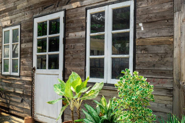 istock Vintage the door and Windows background. 1390582329