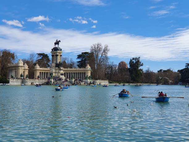 istock Lake in the Central Park of Madrid 1390606355