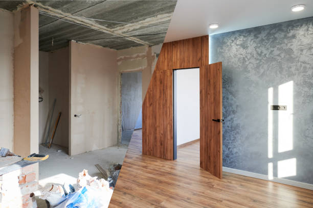 istock Apartment room with doors before and after renovation. 1390606575