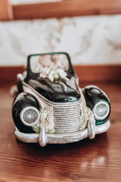 porcelain bride and groom on a retro car