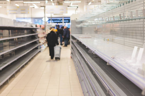 view of empty supermarket shelves, grocery store work stoppage closes, sanctions and embargo, panic buying with supplies and goods shortage, food crisis and deficit concept - department store imagens e fotografias de stock
