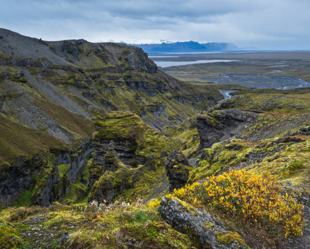 mulagljufur canyon에서 아이슬란드의 breidarlon 얼음 석호가있는 fjallsarlon 빙하까지의 아름다운 가을 전망. ring road에서 멀지 않은 곳에 있으며 vatnajokull icecap과 oraefajokull 화산의 남쪽 끝에. - breidarlon 뉴스 사진 이미지