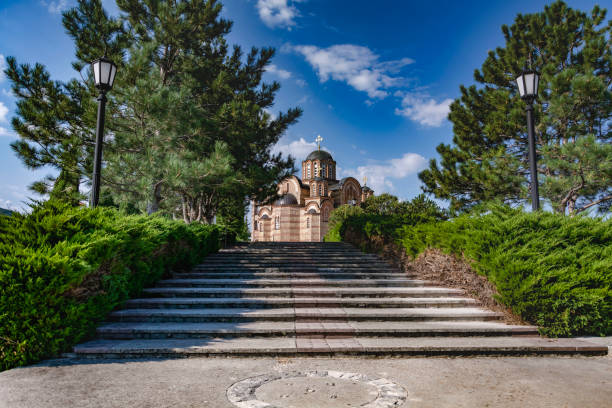 vecchia chiesa sulla collina attraverso la foresta a trebinje - trebinje foto e immagini stock