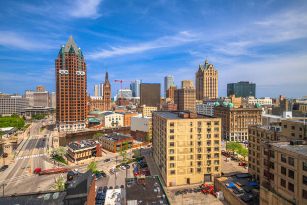 istock Milwaukee, Wisconsin, USA Downtown Skyline 1390657048