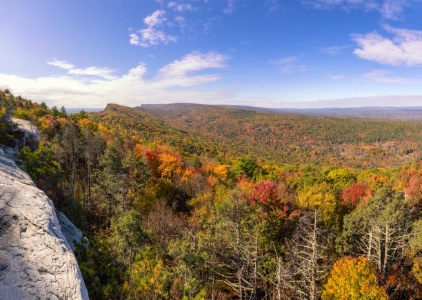 istock Beautiful fall foliage colors beginning to show on a mountain ridge. Shawangunk Mountains 1390662822