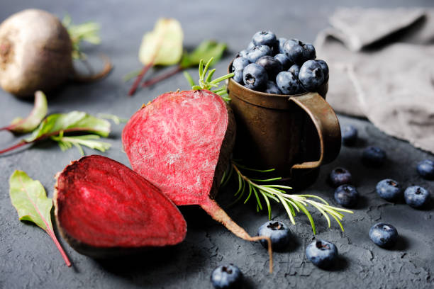 свекла и черника - antioxidant blueberry fruit berry fruit стоковые фото и изображения