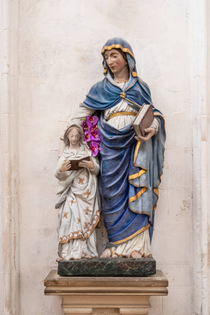 istock Statue of the Virgin Mary 1390676574