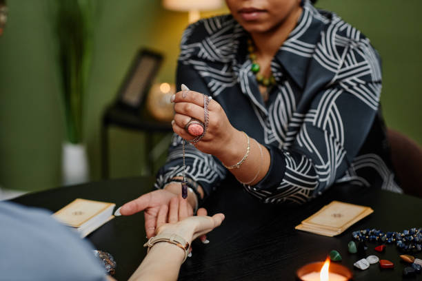 Seance Magic 4,800+ Spiritual Séance Stock Photos, Pictures & Royalty-Free Images ...