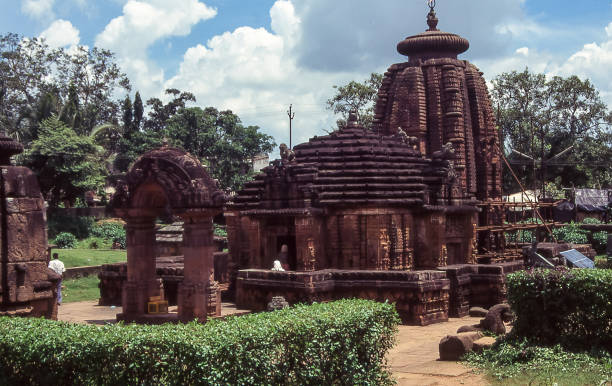 Lingaraj temple in  Bhubaneswar Bhubaneswar, India - aug 15, 1996:  view of the Lingaraj temple, a Hindu mandir dedicated to Harihara, a united form of Shiva and Vishnu, and is one of the oldest temples in Bhubaneswar.  Historical archive photo. bhubaneswar stock pictures, royalty-free photos & images