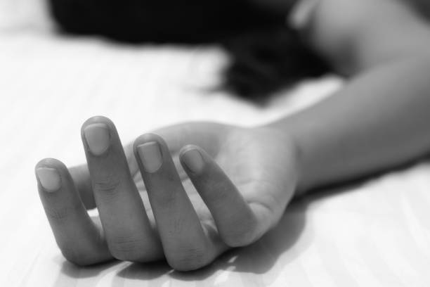 immagine di una mano intorpidita di una donna - suicidio foto e immagini stock