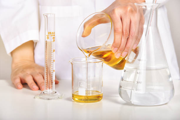 Oil pouring, Laboratory and science experiments, Formulating the chemical for medical research, Quality control of petroleum industry products concept. Oil pouring, Laboratory and science experiments, Formulating the chemical for medical research, Quality control of petroleum industry products concept. laboratory glassware stock pictures, royalty-free photos & images