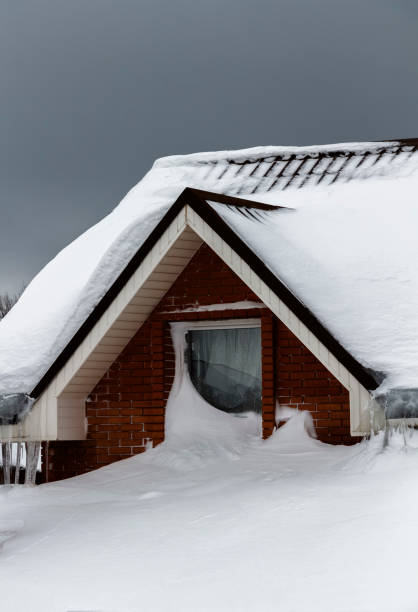 istock The roof is under the snow 1390781266