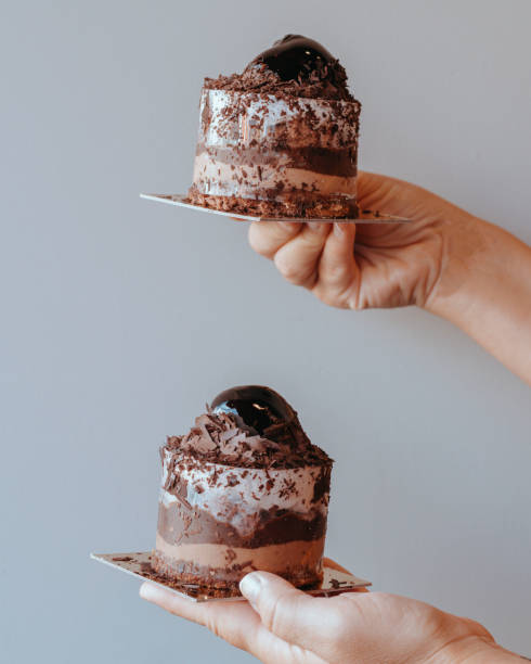 istock Mini chocolate cakes, Chocolate Mousse Cakes, holding mini chocolate cakes, 1390784244