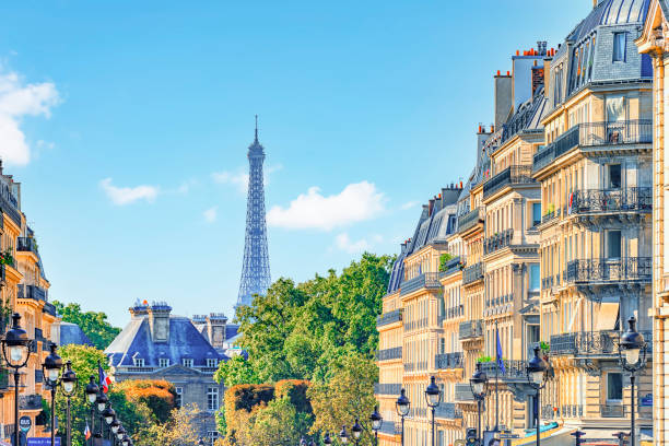 eiffel tower in paris city - paris imagens e fotografias de stock