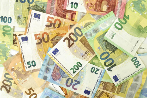 fundo de financiamento de moeda de nota euro - one hundred euro banknote - fotografias e filmes do acervo