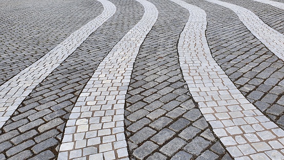 Lines in cobblestones