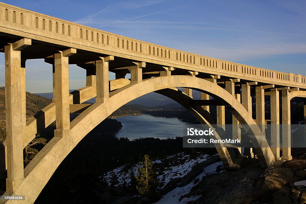 Rainbow Bridge & Jezioro Donner - Zbiór zdjęć royalty-free (Bez ludzi)