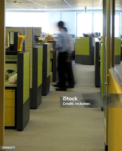 Corporatelangweilig Büro Aufnahme Stockfoto und mehr Bilder von Großraumbüro - Großraumbüro, Aktivitäten und Sport, Berufliche Beschäftigung