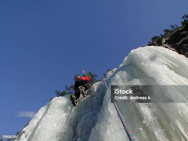 Foto de Feliz De Alpinista De Gelo e mais fotos de stock de Entusiástico - Entusiástico, Escalar, Escalar