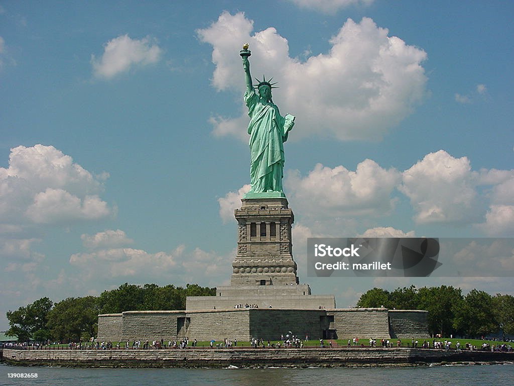 Isla y la Estatua de la libertad - Foto de stock de Estatua libre de derechos