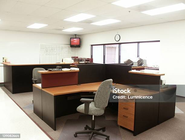 The Büro Stockfoto und mehr Bilder von Büro - Büro, Bürostuhl, Fotografie