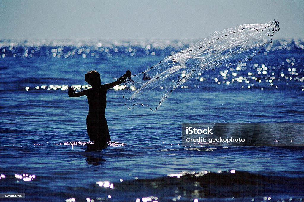 Junge castnetting für baitfish. - Lizenzfrei Fischen Stock-Foto