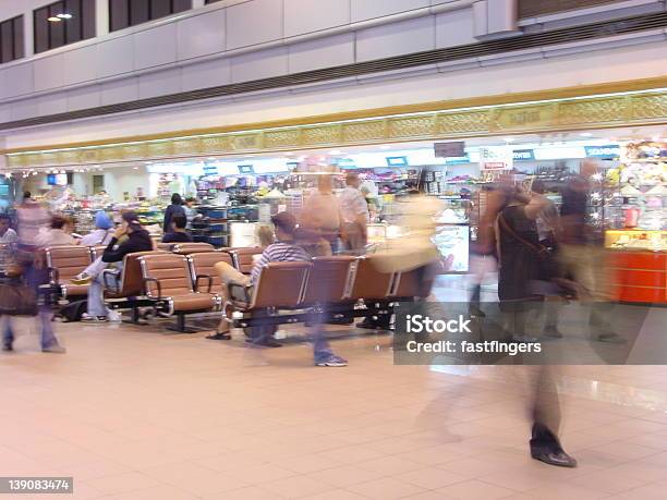 Aeroporto Di Movimento - Fotografie stock e altre immagini di Aeroporto - Aeroporto, Affari, Affollato